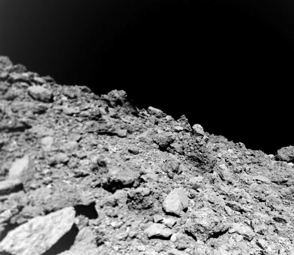 Asteroid dust collected by Japan probe arrives on Earth