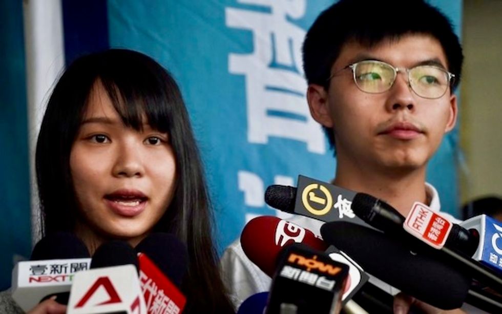 20,000 apply for chance to 'vent anger' at Hong Kong leader