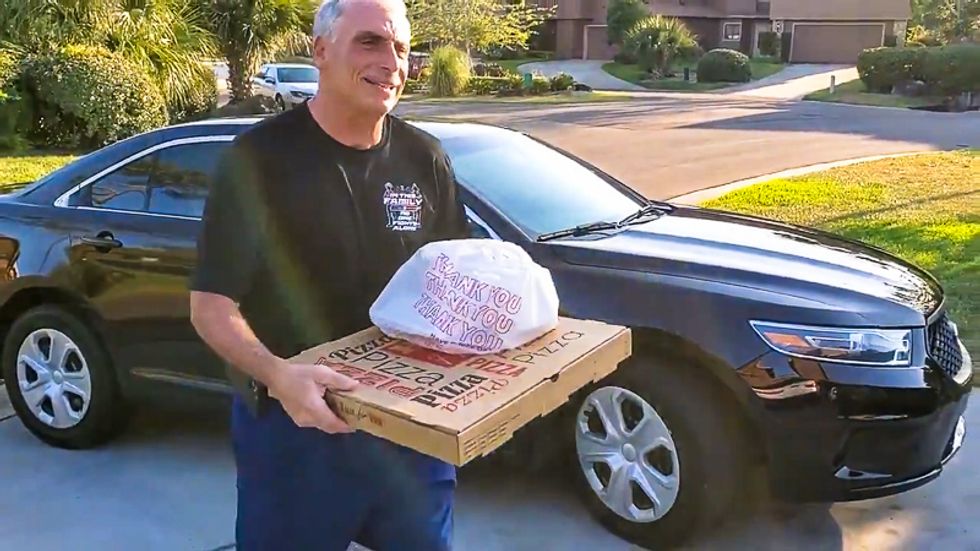 Fox News talks to Florida sheriff whose pandemic response is delivering pizzas without gloves or mask