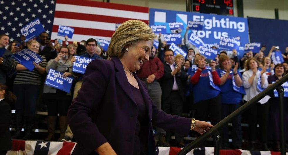 Hillary Clinton and Bernie Sanders promise to include Latinos in cabinet