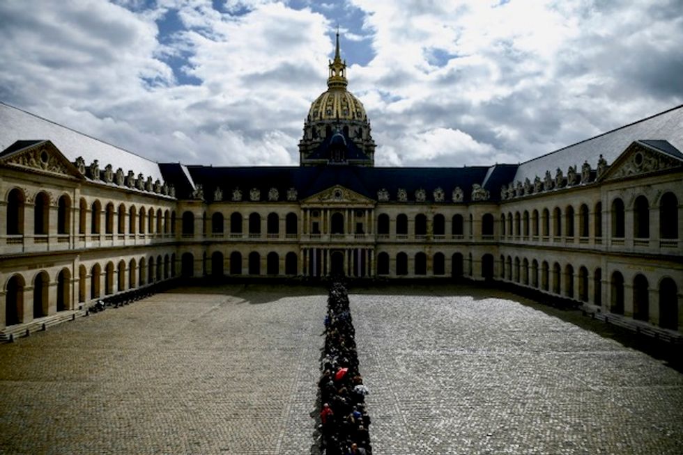 French bid farewell at coffin of ex-president Chirac