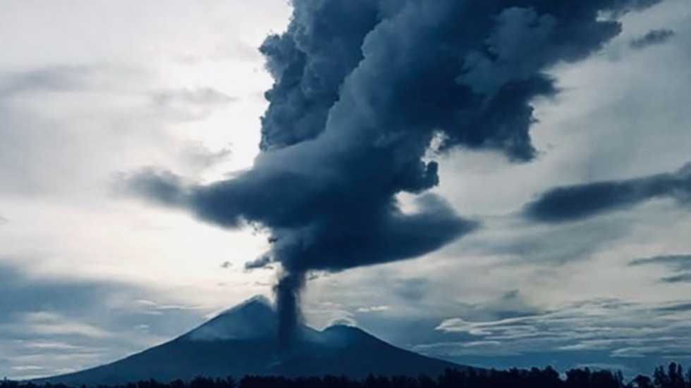 Residents flee after Papua New Guinea volcano erupts