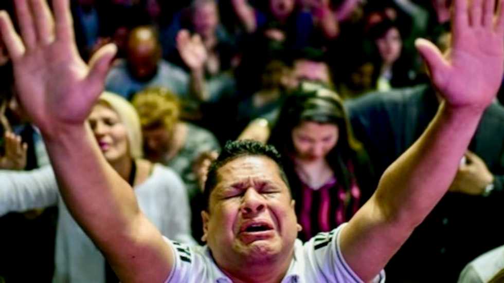 Evangelical churches gain ground in Pope's crisis-hit Argentina