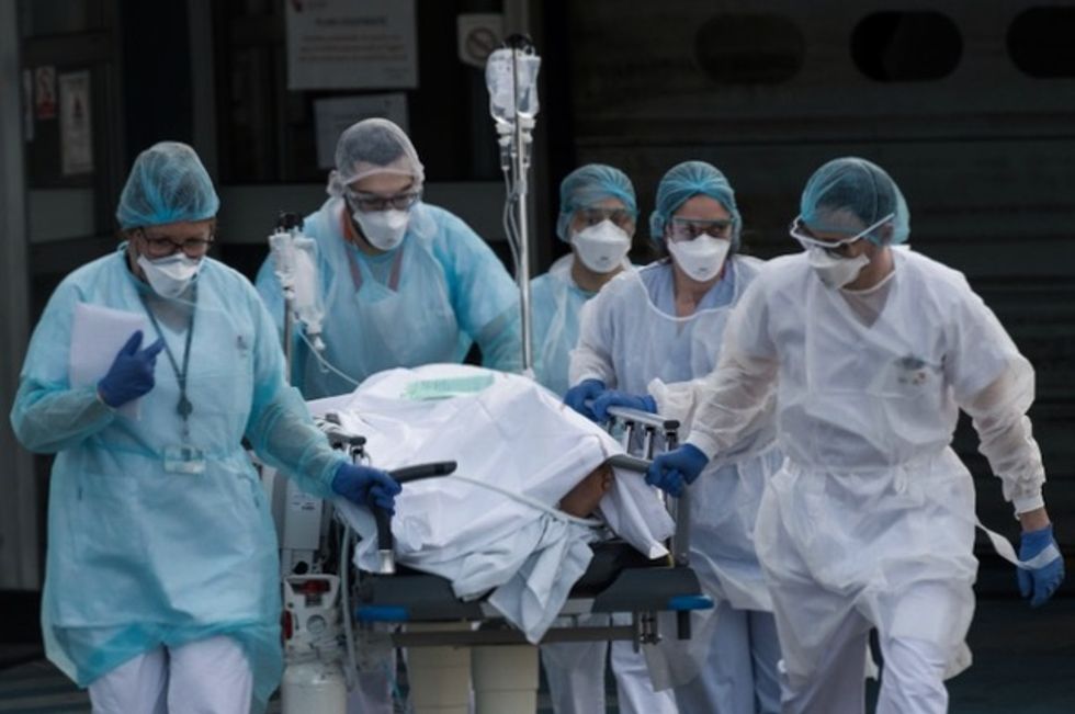 US breaks 100,000 mark for coronavirus deaths