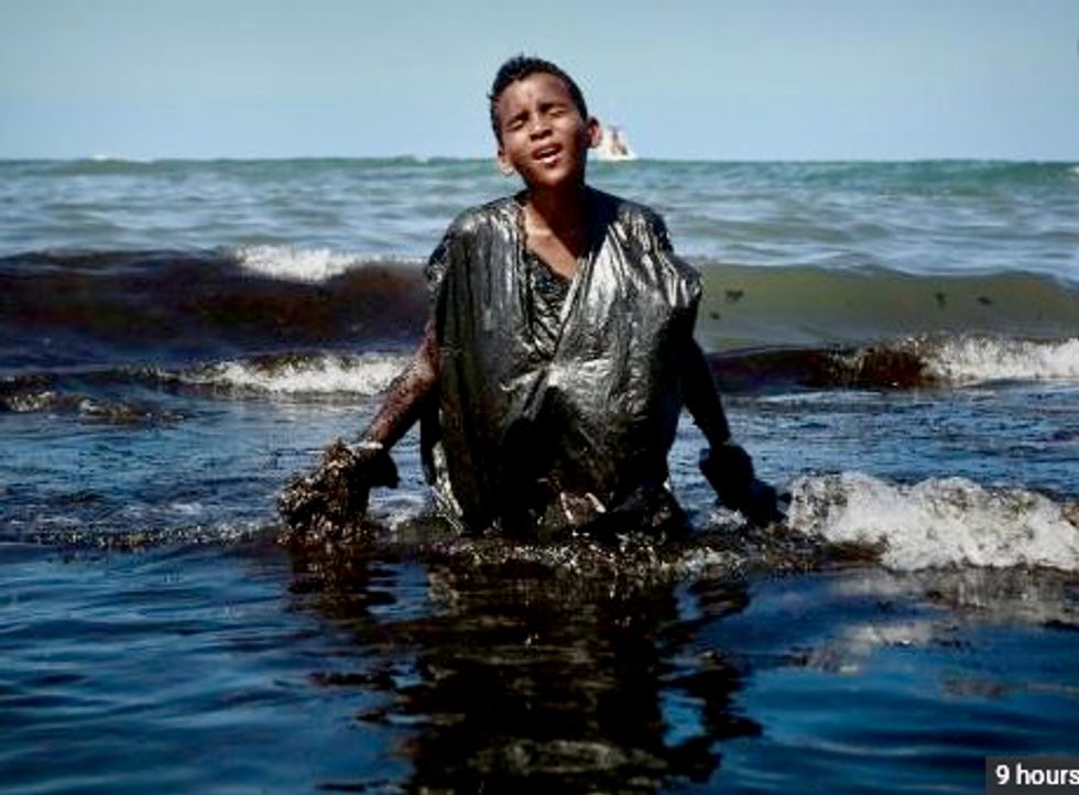 Picture of oil-stained Brazilian boy goes viral