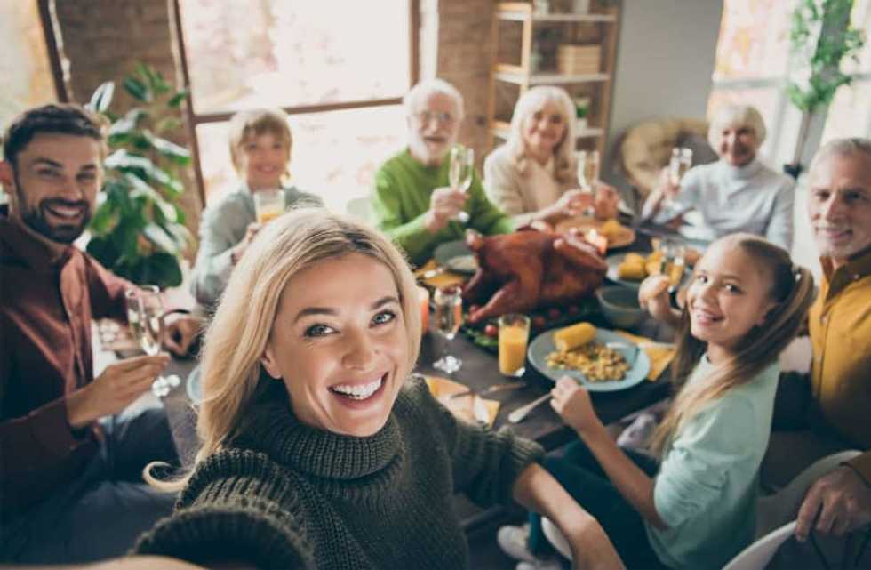 Political polarization does not appear to be causing shorter Thanksgiving visits, according to new research
