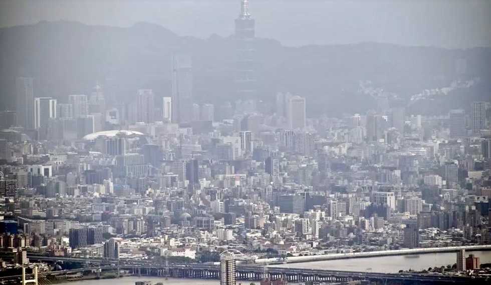 6.2-magnitude earthquake strikes off Taiwan