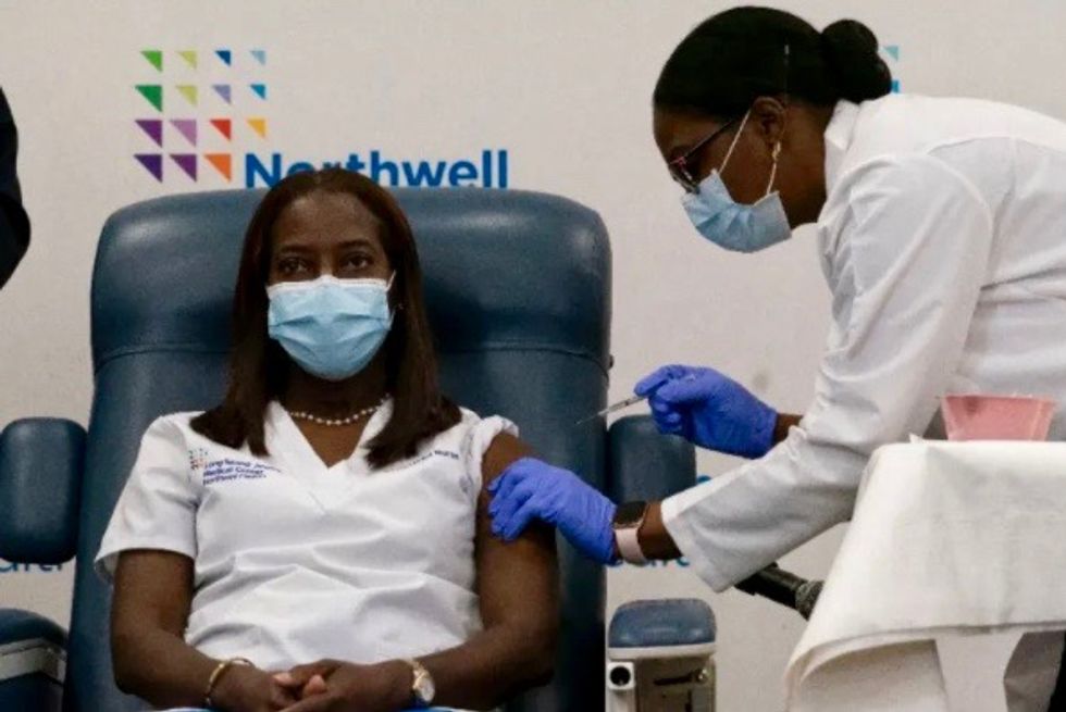 New York nurse receives first COVID-19 vaccine in US
