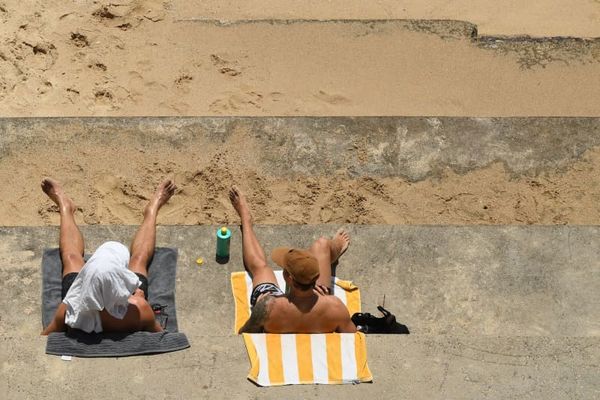 Temperatures top 104 as heatwave hits eastern Australia
