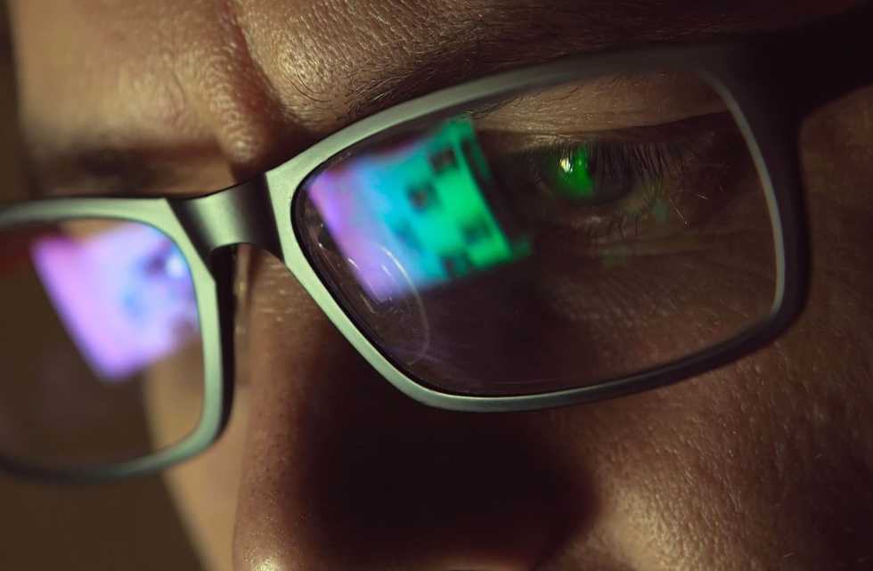 Eye-tracking study finds depression memes act like visual magnets for people experiencing depressive symptoms