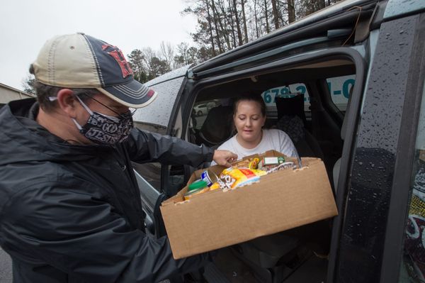 Troubling measurement of pandemic economy: Food pantry lines