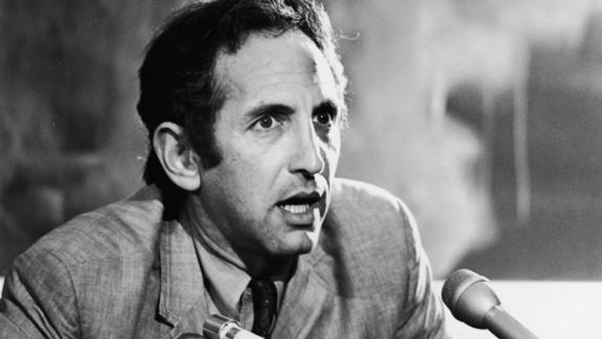The government lied about Vietnam -- but should the reporter who published the Pentagon Papers have lied to his source?