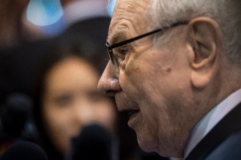 'Never bet against America,' Warren Buffett advises investors