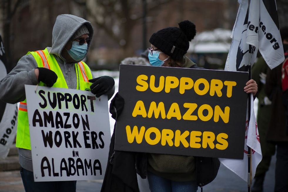 Biden backs Amazon workers' right to unionize