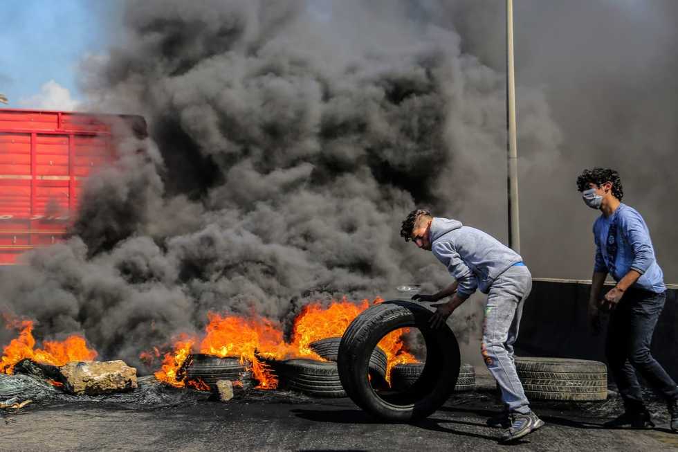 Lebanese protesters declare 'day of rage,' block major roads
