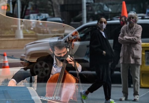 Musicians hungry to perform make a Manhattan storefront their stage