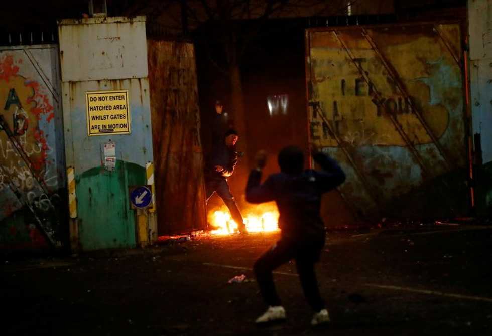 N.Irish leaders set aside arguing to urge end to violence