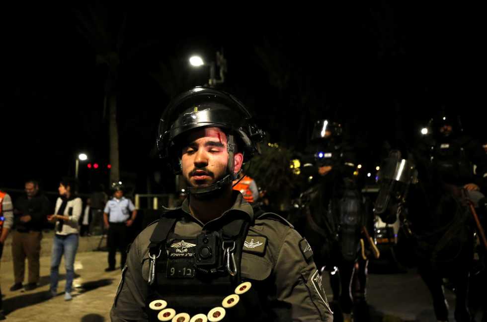 Dozens taken into custody after overnight clashes in Jerusalem