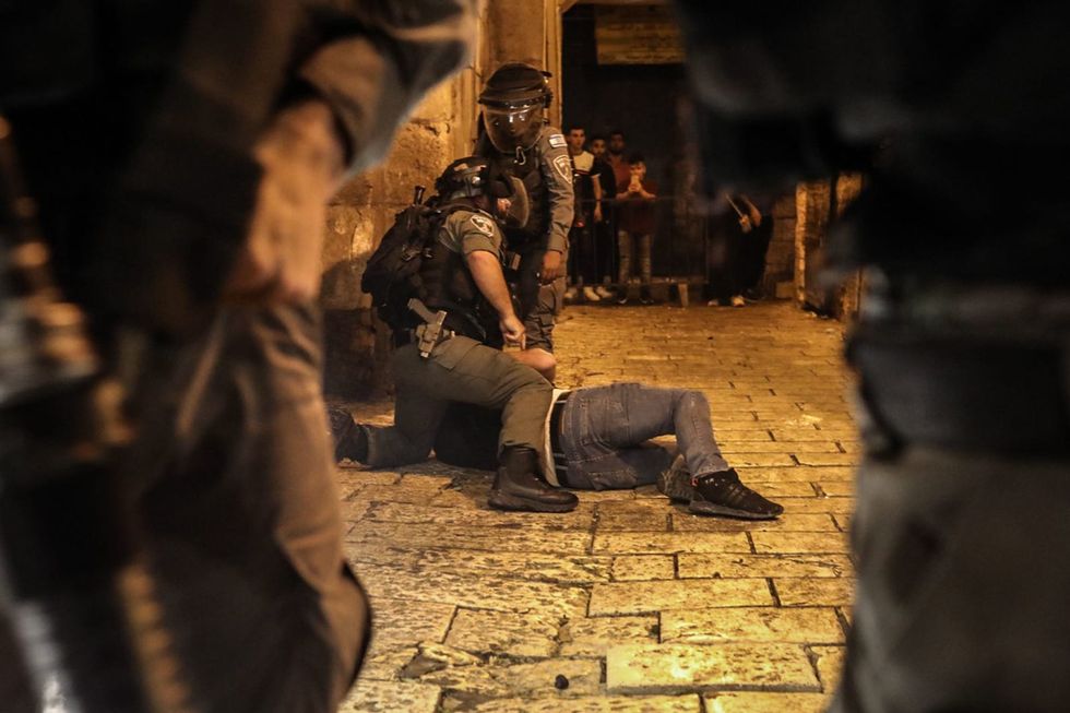 Seventeen arrested in another night of clashes in Jerusalem