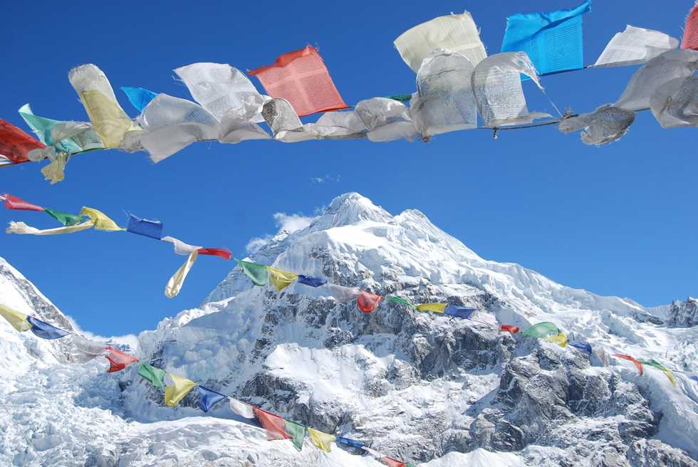 American, Swiss hikers die trying to scale Mount Everest