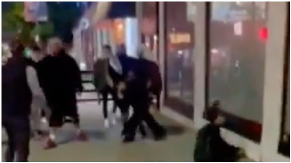 Video shows pro-Palestinian group attacking Jewish diners outside Los Angeles restaurant