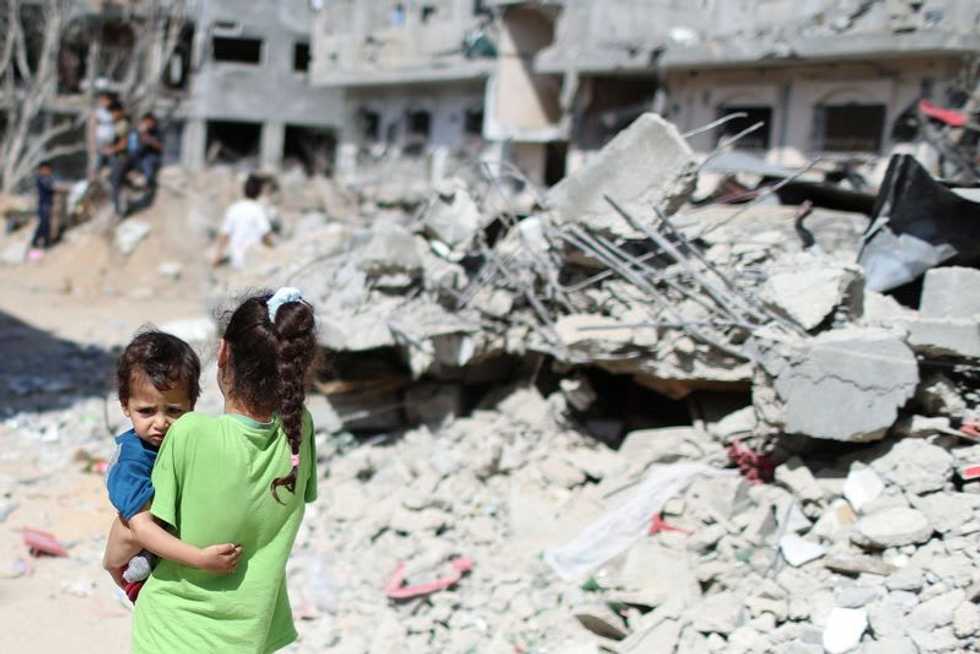 Gaza truce holds as Israel admits Jewish visitors to flashpoint site