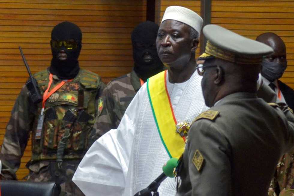 West African officials head for Mali after 'attempted coup'