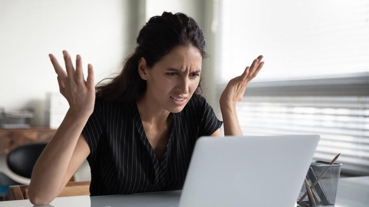 ‘You are embarrassing’: Candy shop owner faces brutal backlash for ‘horrific’ sexist rant in his job posting