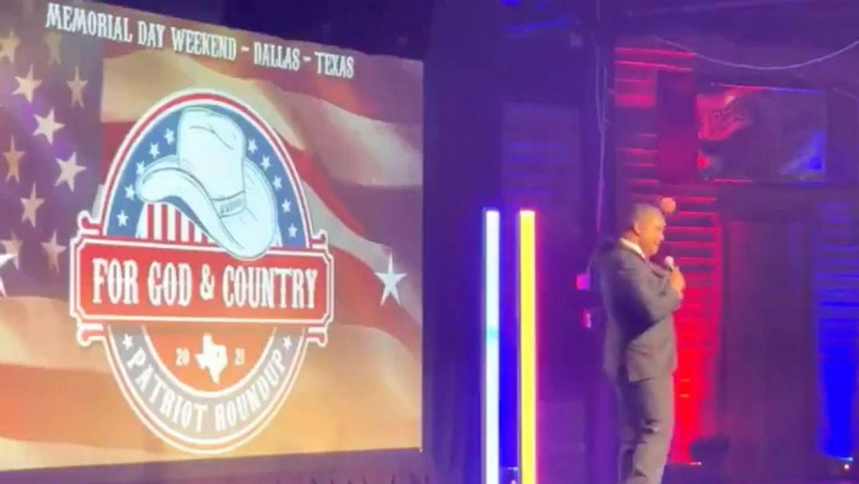Former Roger Stone advisor makes 'hang Hillary' gesture at Q-friendly Texas gathering