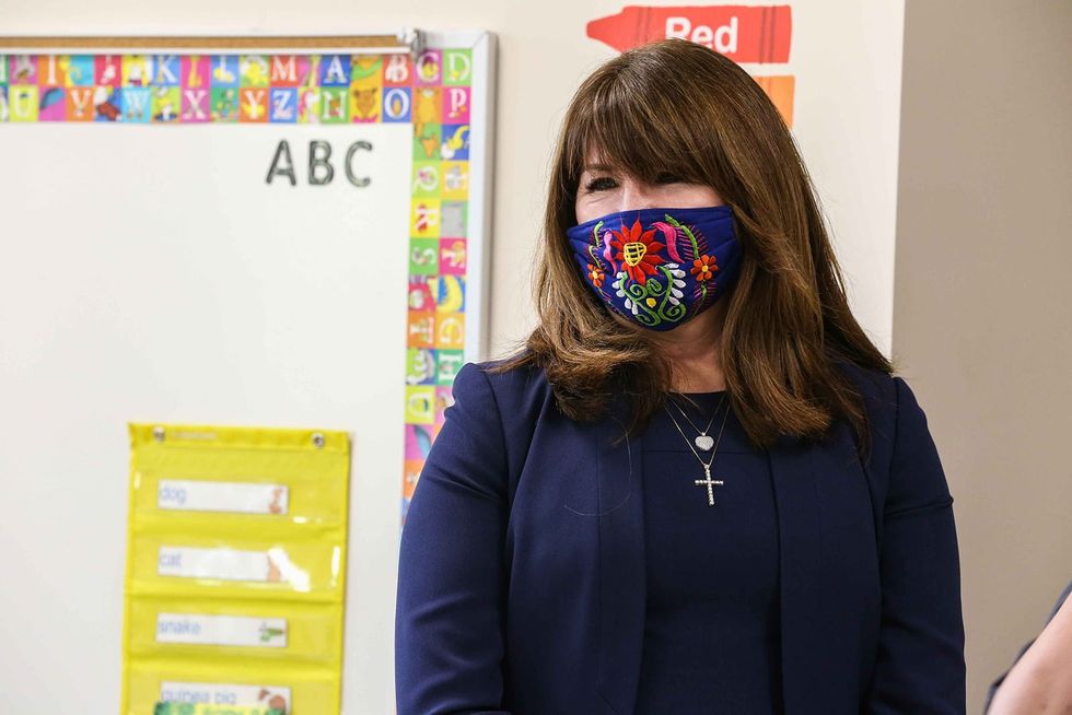 Parents face dilemma in states that ban school mask mandates