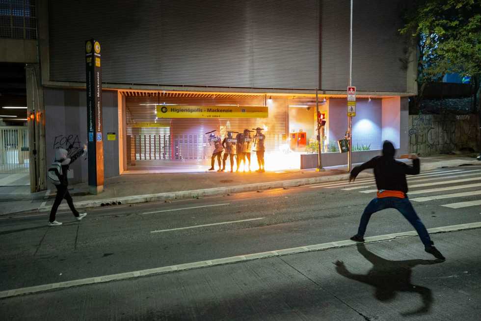 Brazilians protest against Bolsonaro after corruption probe opened
