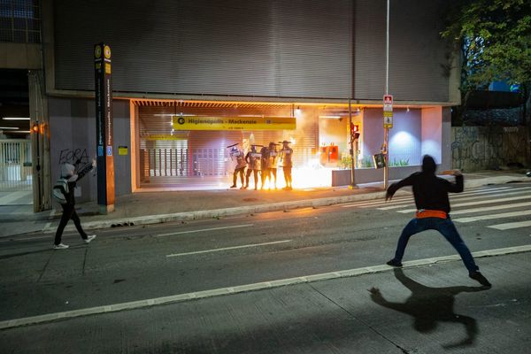 Brazilians protest against Bolsonaro after corruption probe opened