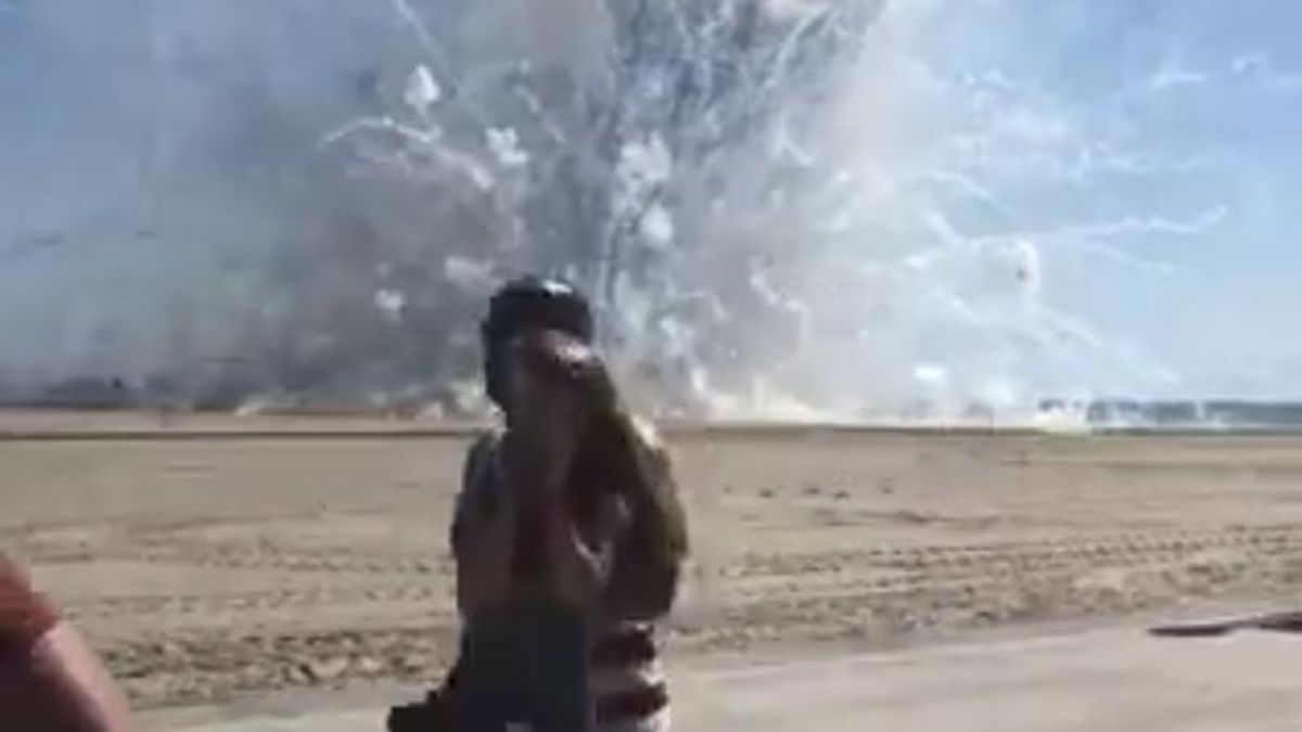 WATCH: Maryland beachgoers flee after fireworks employee accidentally sets them all off