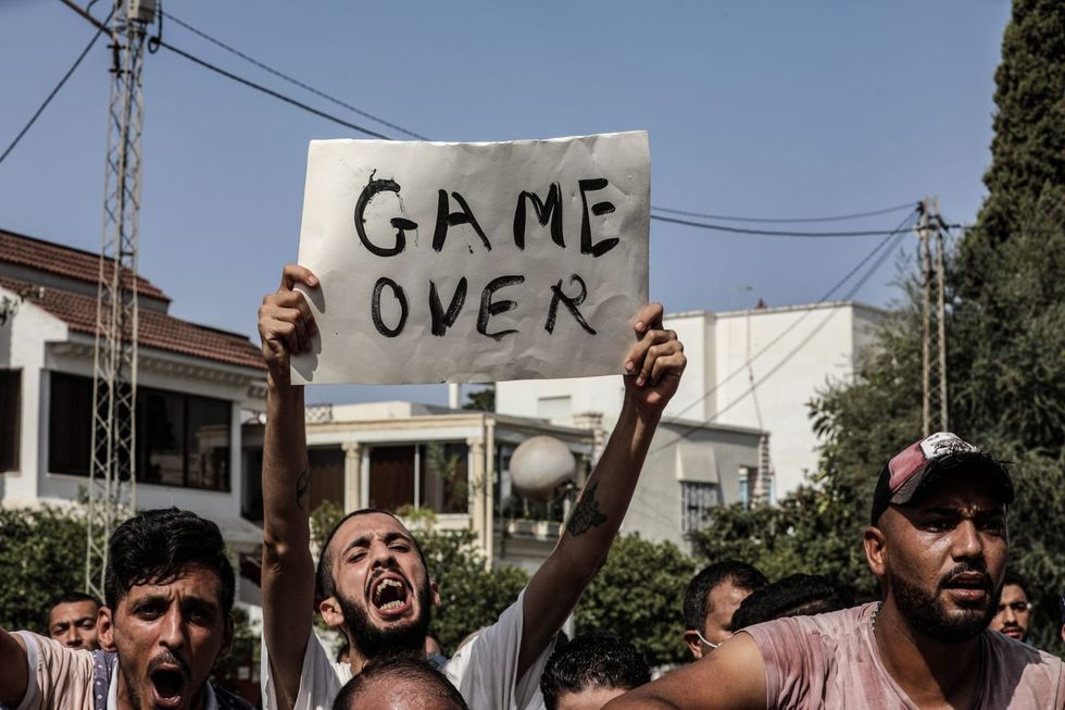 Tensions high in Tunisia after president suspends parliament