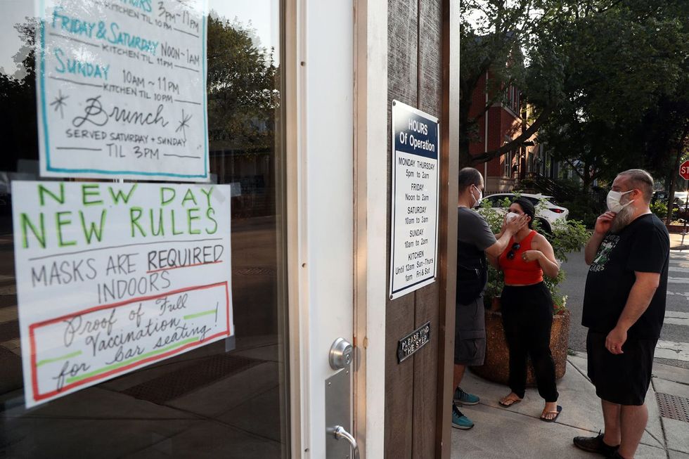 ‘Get on board or move along’: Chicago bars, restaurants start serving vaccinated only, requiring masks amid COVID-19 burst