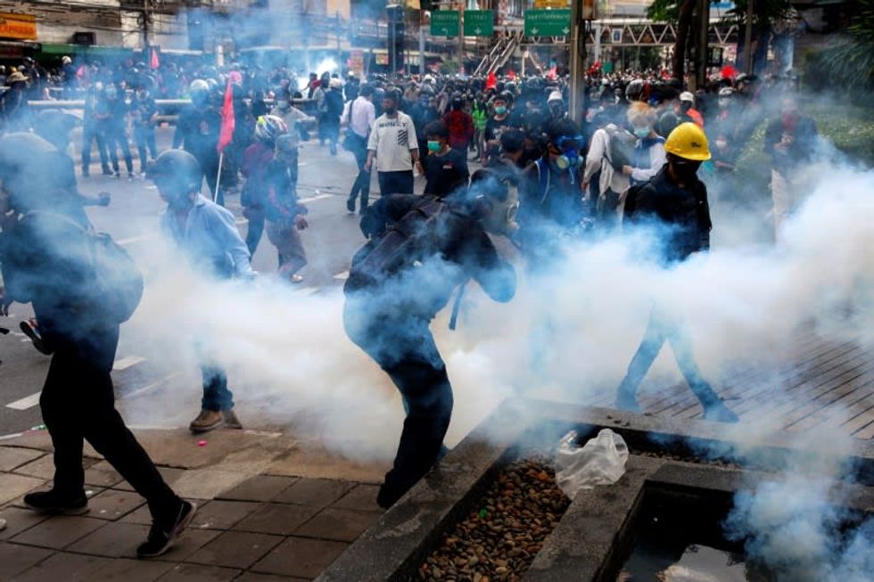 Thai anti-govt protesters clash with police in Bangkok