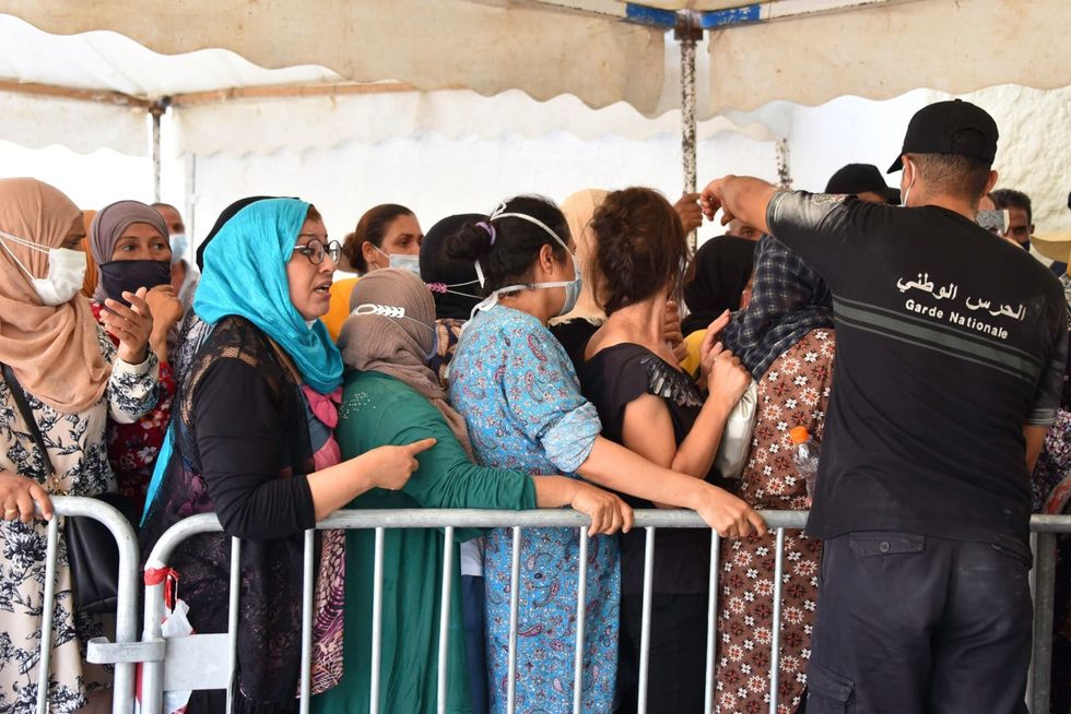 Tunisia gives 550,000 coronavirus vaccine doses in a day