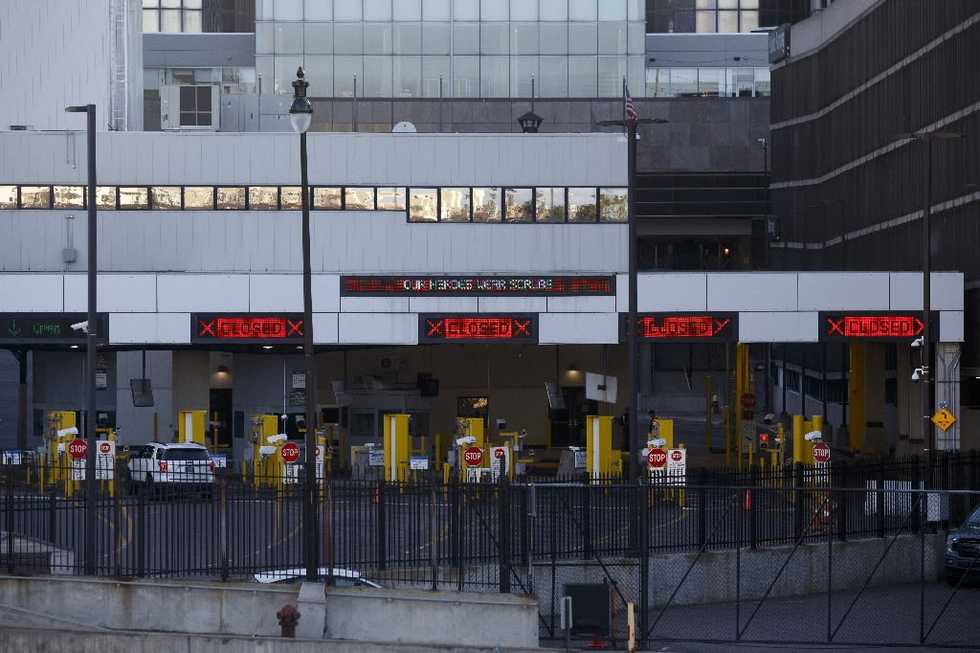 Canada welcomes fully vaccinated Americans across reopened border