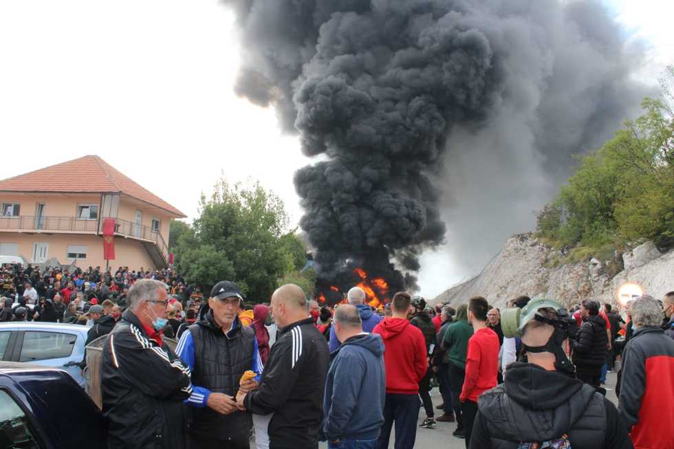 Clashes erupt in Montenegro over inauguration of Serbian church head