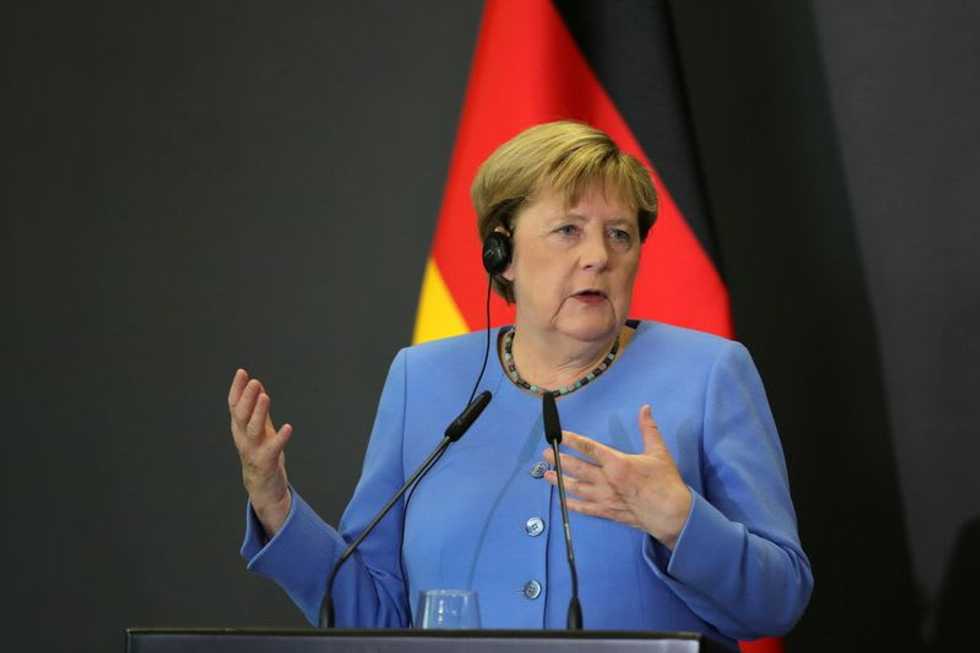 Merkel aide warns against protracted coalition talks as TV debate nears