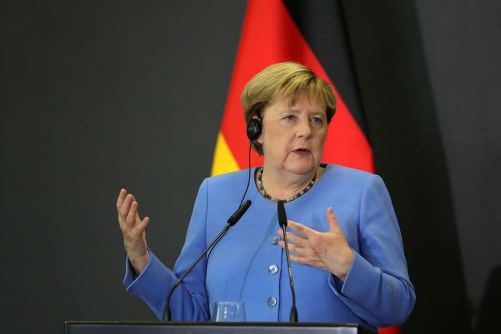 Merkel aide warns against protracted coalition talks as TV debate nears