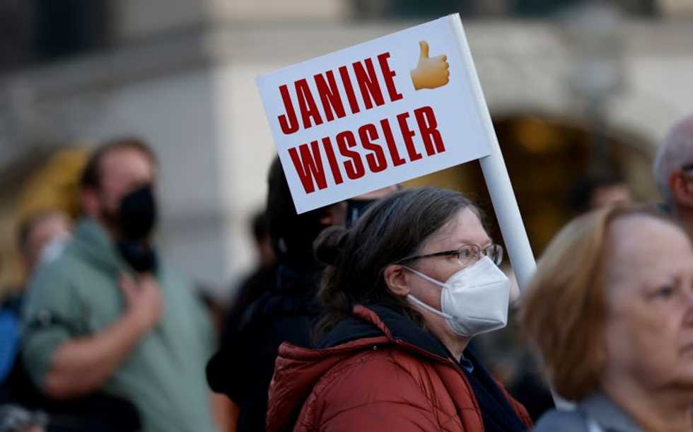 German conservatives raise spectre of far-left rule ahead of election