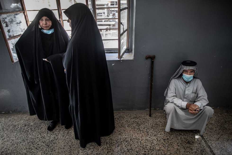 Calm as Iraq votes in early parliamentary polls amid tight security