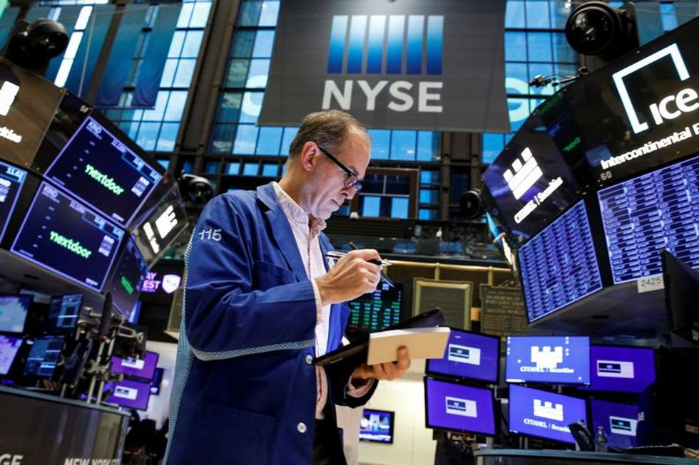 Stocks tumble on new coronavirus variant fear