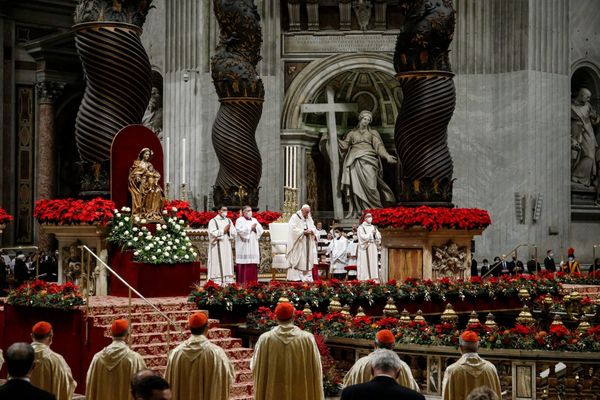 Pope Francis calls on people to embrace humility at Christmas mass