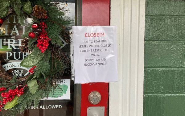 Omicron spoiling US holiday economic comeback