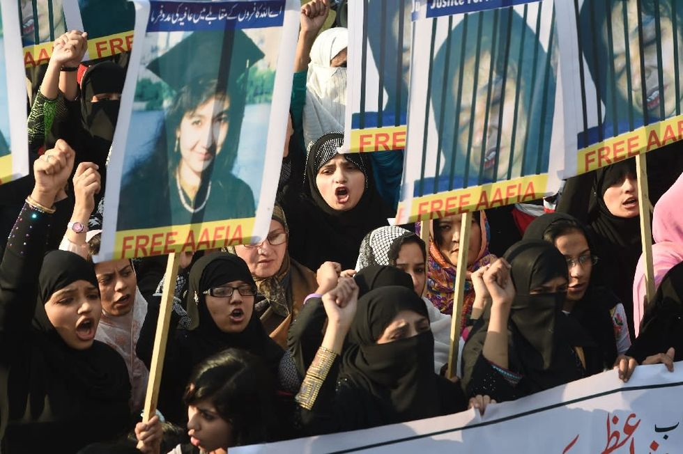 Aafia Siddiqui: Pakistani prisoner at centre of Texas siege