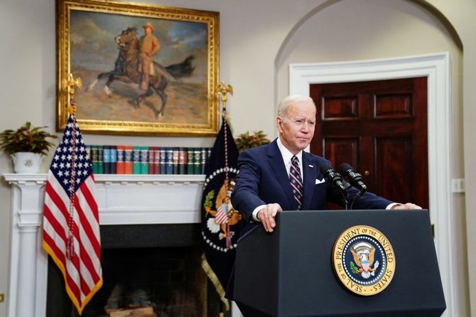 Biden to sign executive order boosting rights of 200,000 construction workers - Vimarsana News