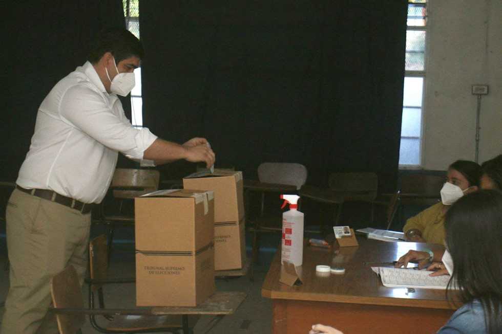 No clear winner in Costa Rica election, run-off looming