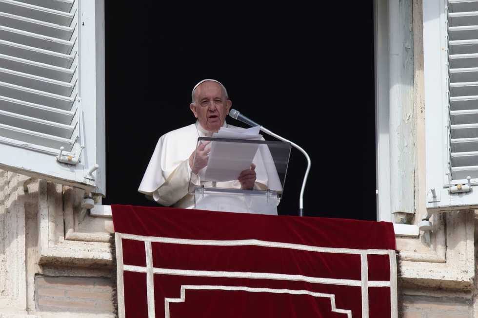 Pope expresses concern, leads silent prayer for Ukraine